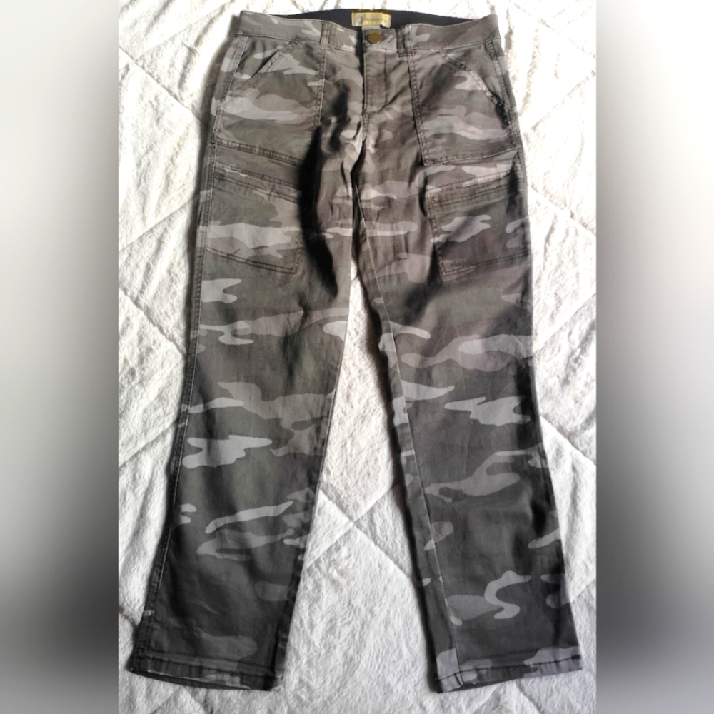 Democracy AB technology pants.